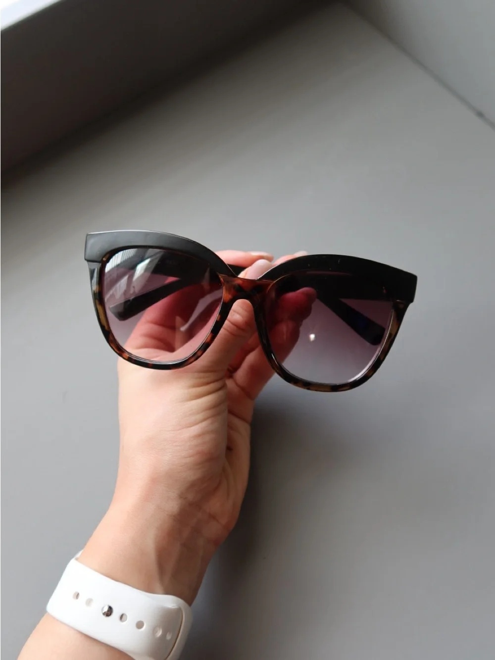 Kenneth Cole Reaction Women’s Oversized Cat Eye Sunglasses Tortoise Brown